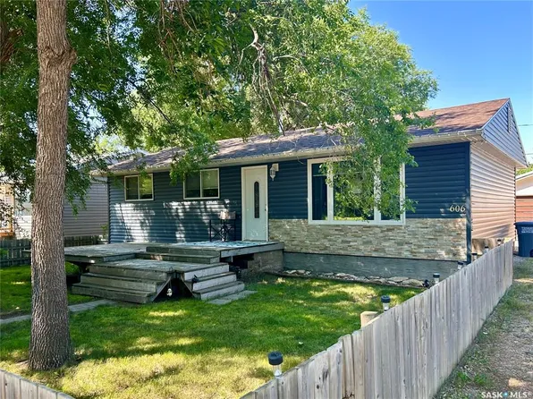606 6th STREET W, Chaplin, SK S0H 0V0