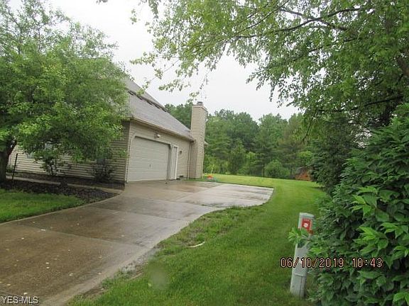 3rd image of 27049 Glenside Ln