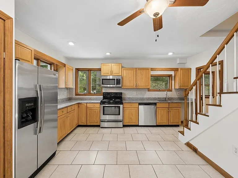 90 E Main St #2 — Photo 4