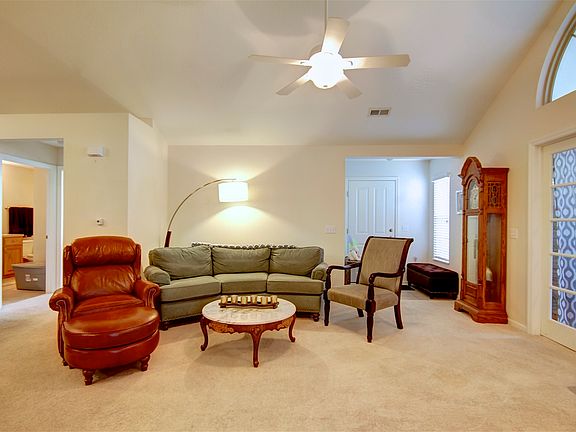 4th image of 2880A Canterbury Cir