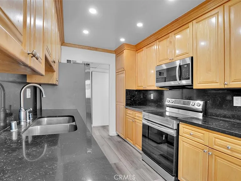 5412 Lindley Ave #110 — Photo 2