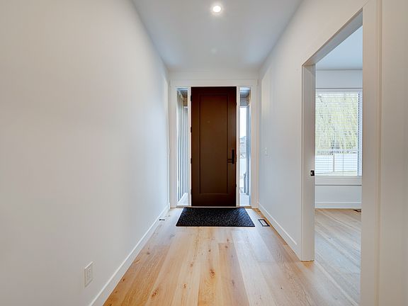 2nd image of 2244 Valleyview Dr
