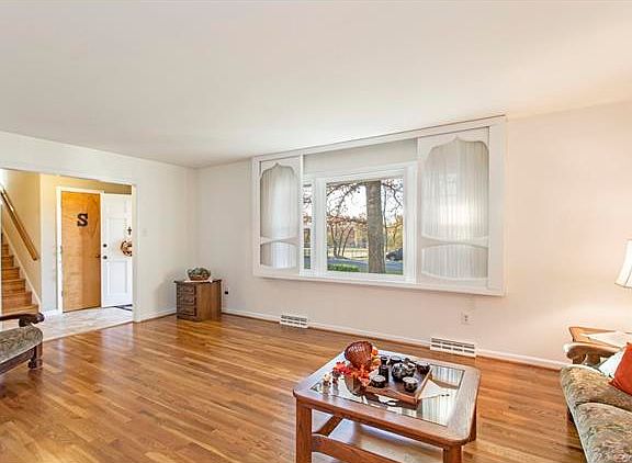 4th image of 1501 Edenburry Dr