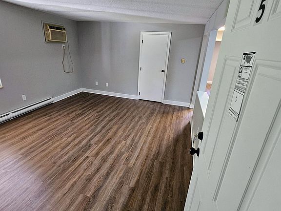 3rd image of 129 Sunnyslope Dr APT 6