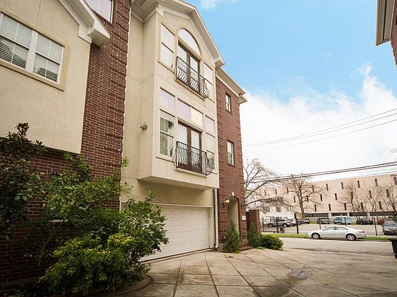 Great corner unit! Fee simple T/H- No HOA Fees!