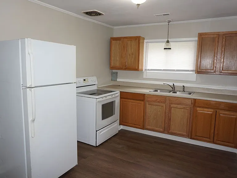 1119 H St — Photo 7