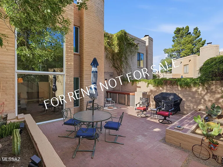 2824 E Sierra Vista Rd — Photo 38