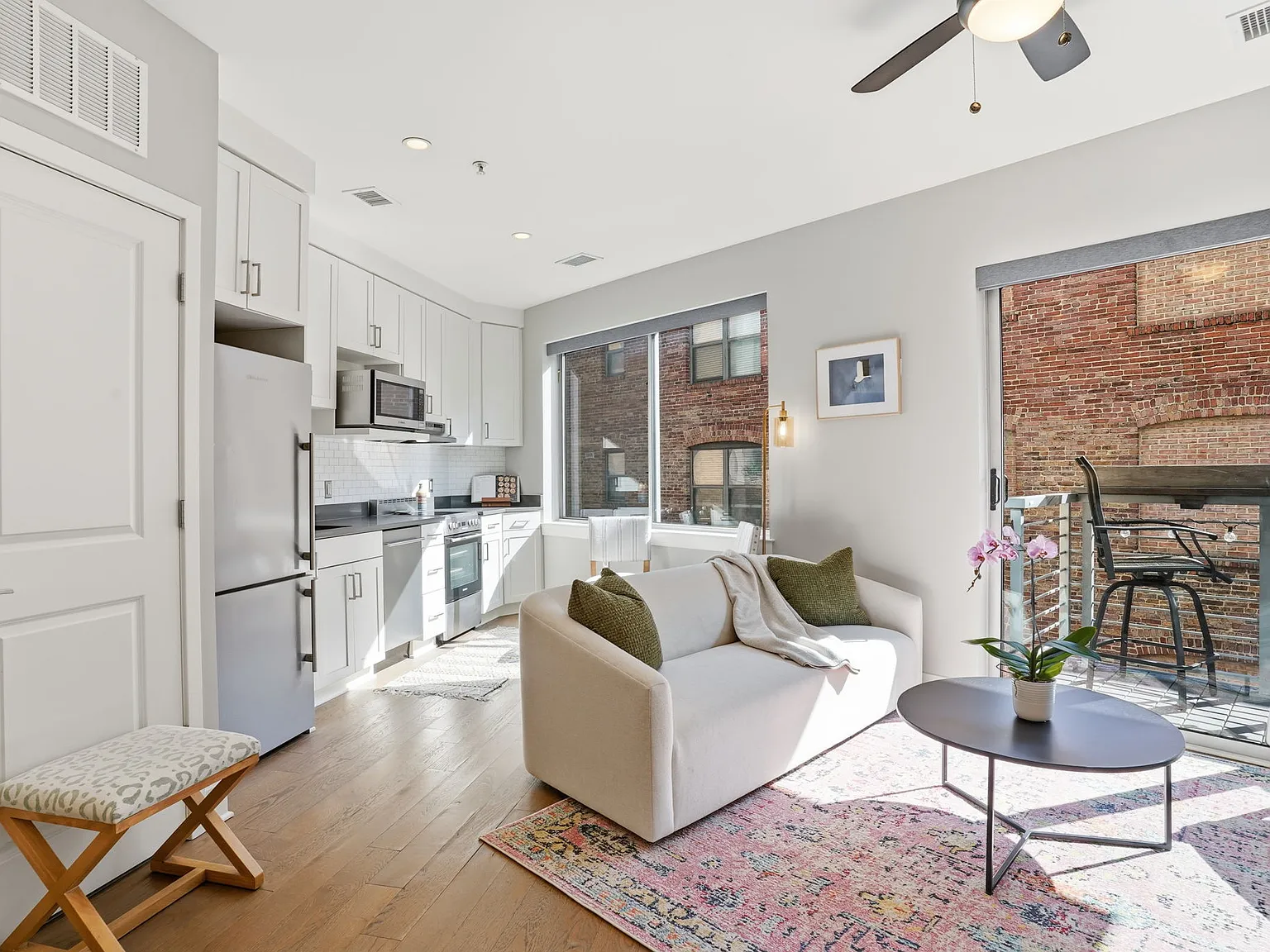 Studio, 403 sqft, $1,950 — Photo 2