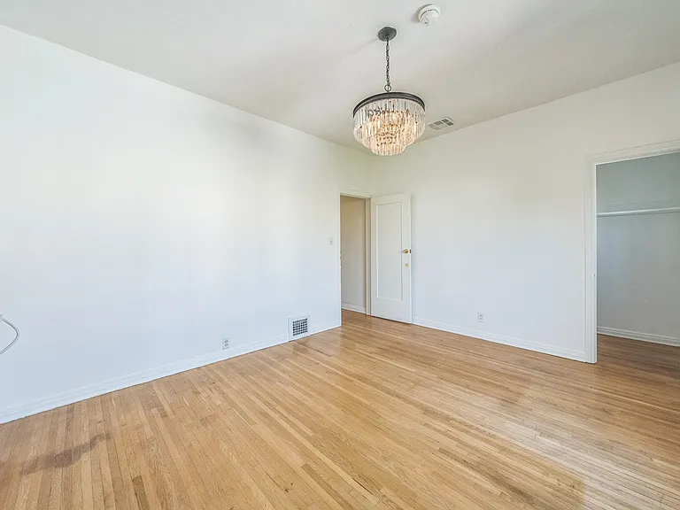 350 1/2 N Sierra Bonita Ave — Photo 19