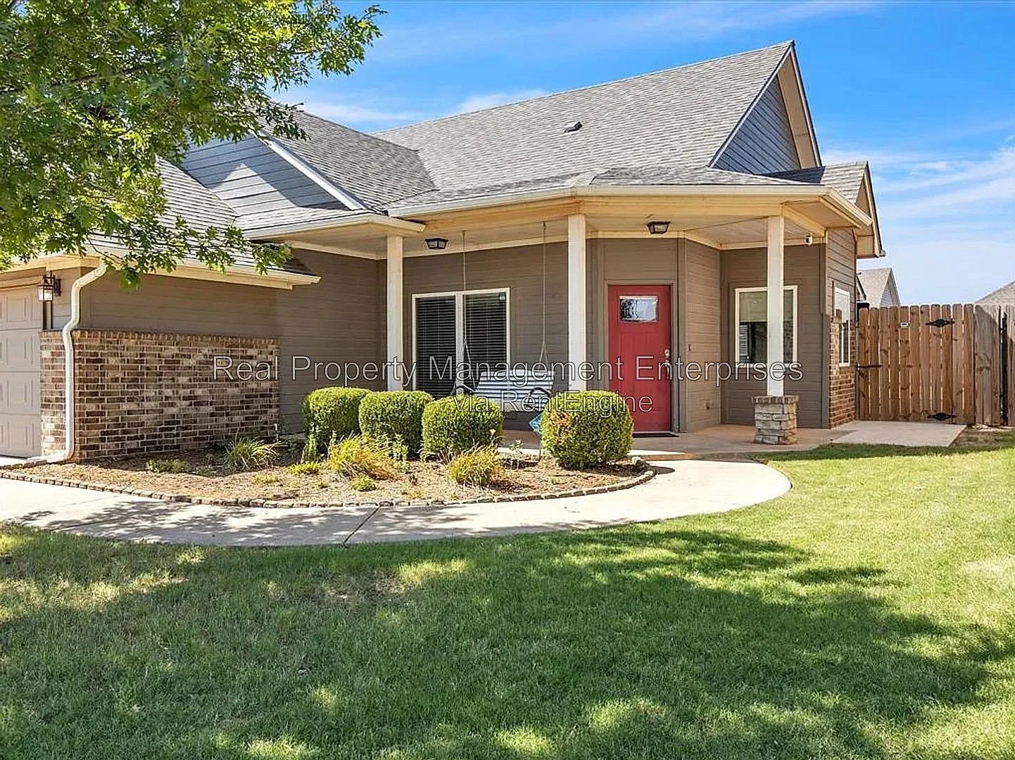 3 bed, 2.0 bath, 1709 sqft, $2,100 — Photo 3