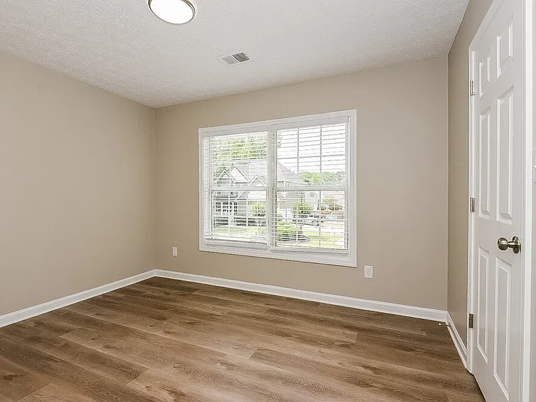107 Chamberlyn Ln — Photo 15