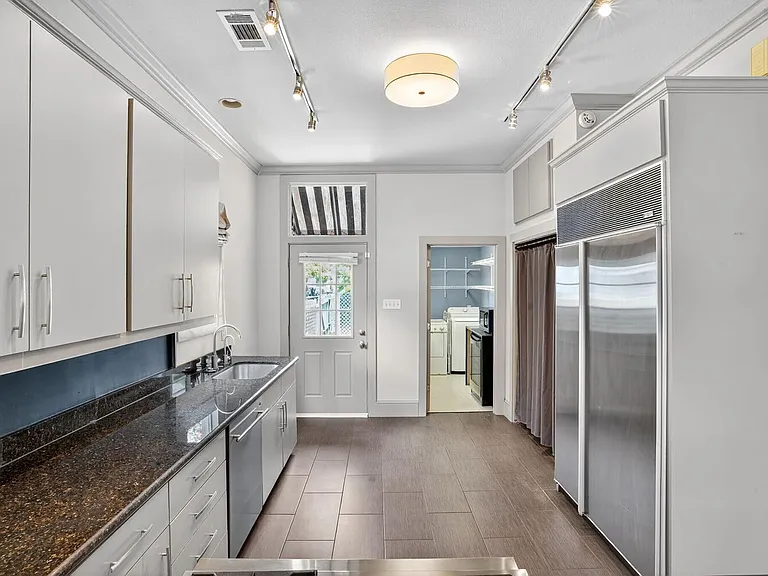 300 Lowerline St — Photo 11