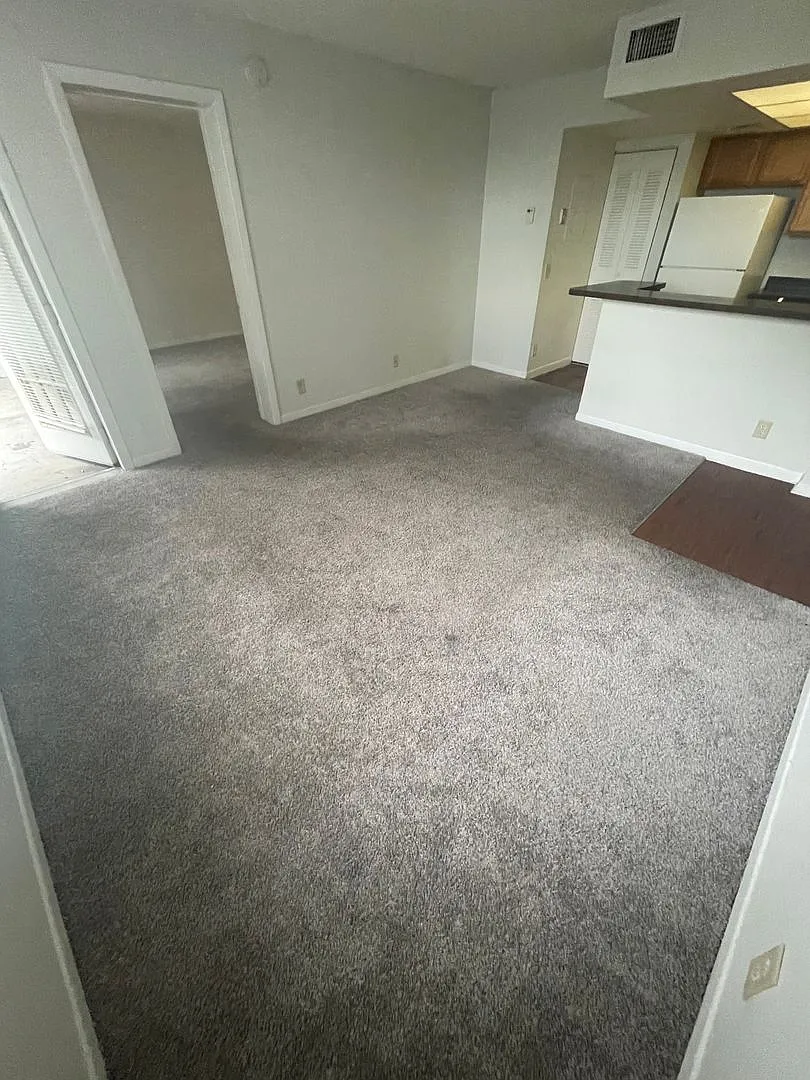 One Bedroom One Bathroom! Waterfront Community — Photo 4