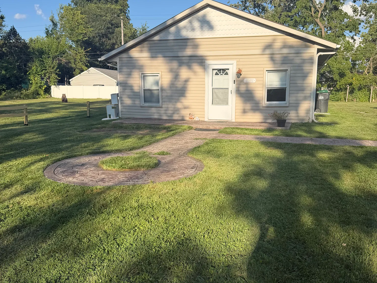 2 bed, 800 sqft, $1,200 — Photo 1