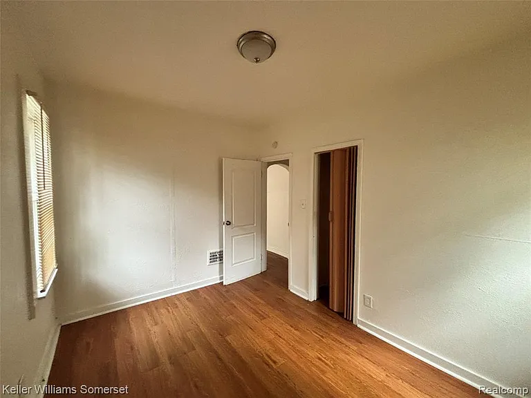 15785 Pinehurst Lower Level St — Photo 7