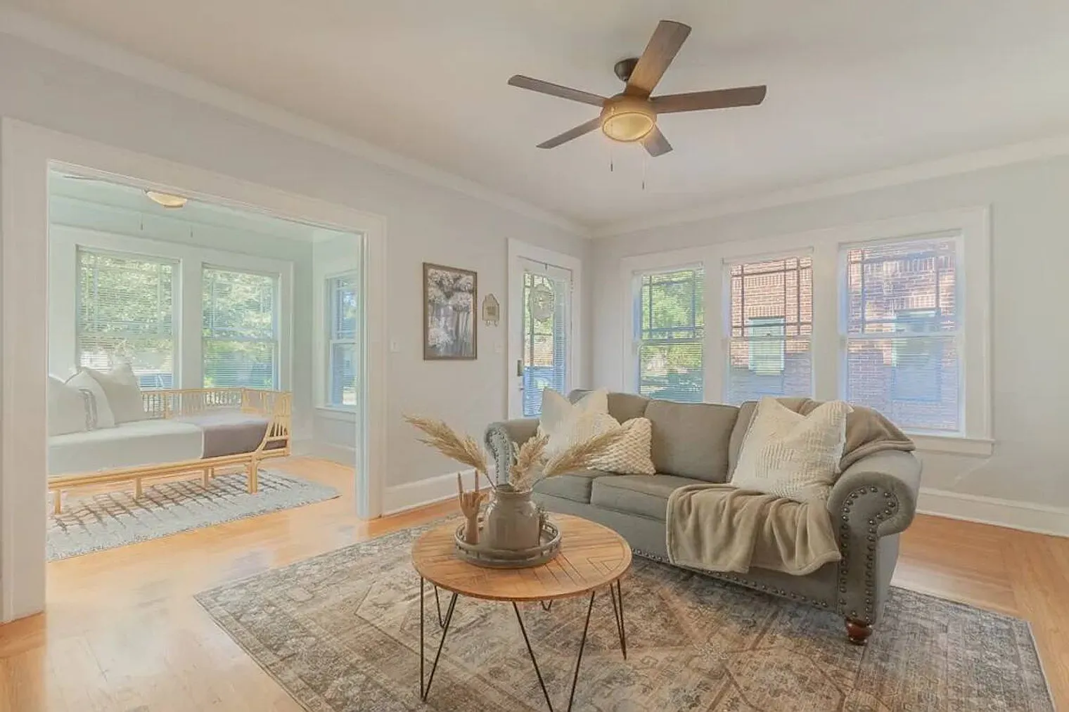 1 bed, 1.0 bath, 893 sqft, $1,631 — Photo 1