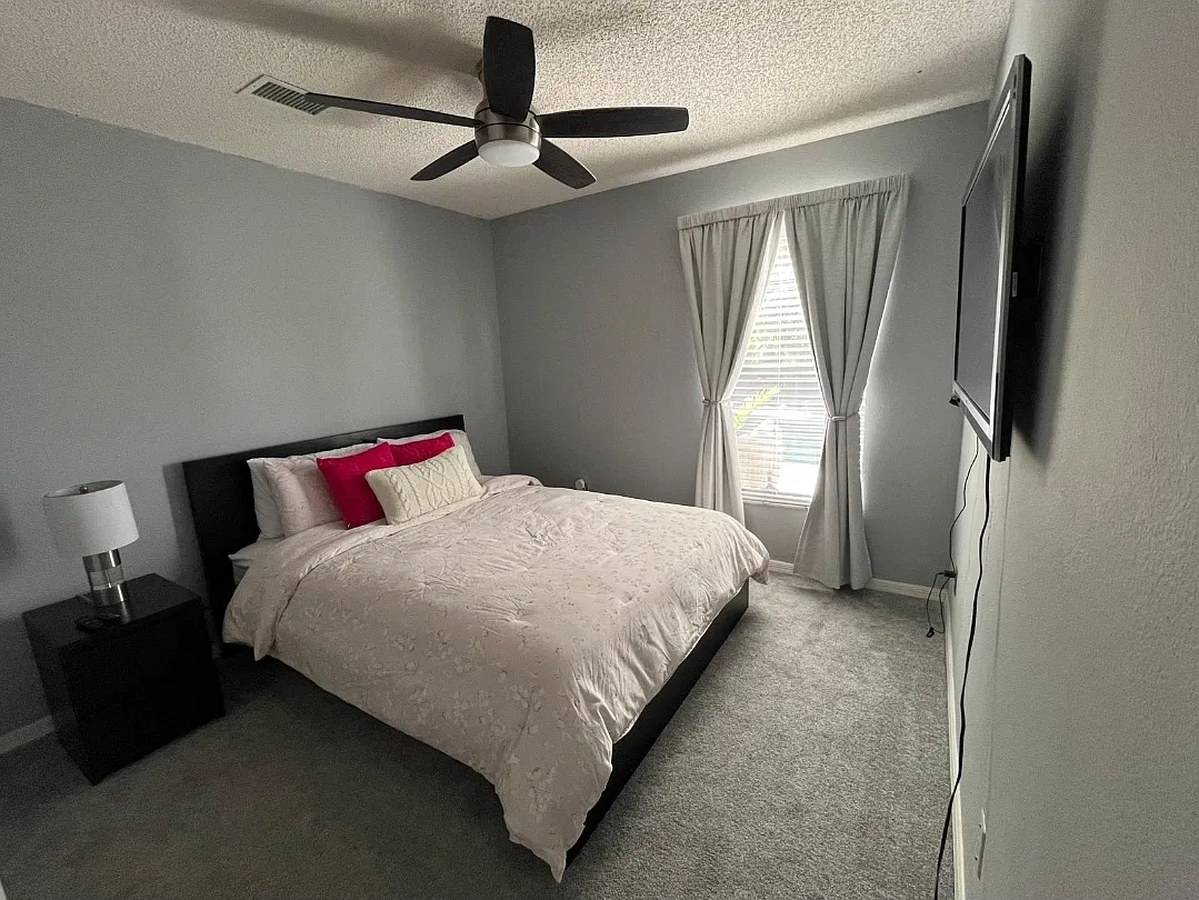 4 bed, 2010 sqft, $2,900 — Photo 3