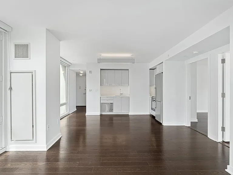 400 W 113th St #714 — Photo 4
