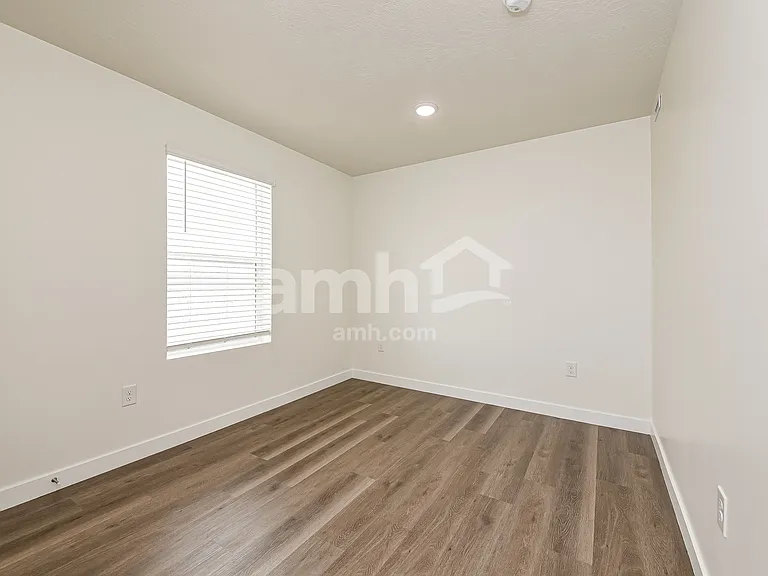 1272 W Mahogany St — Photo 15