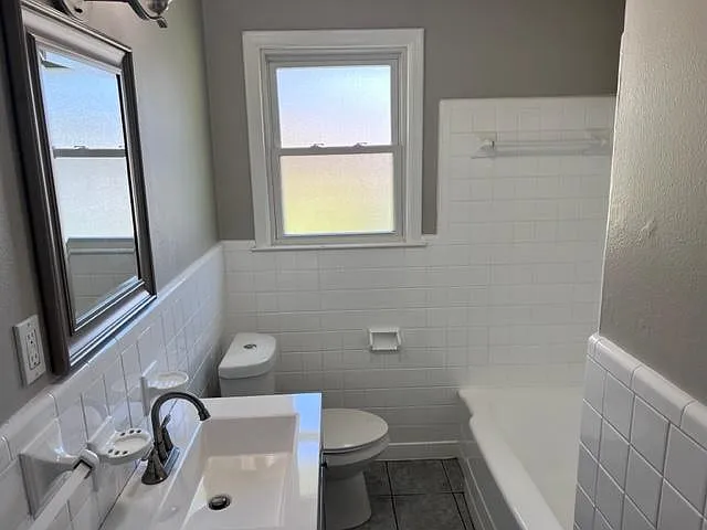 300 N Bengal Rd — Photo 6