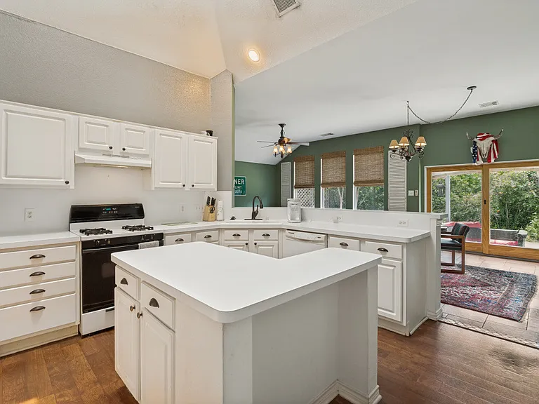 4112 Creek Hollow Way — Photo 9