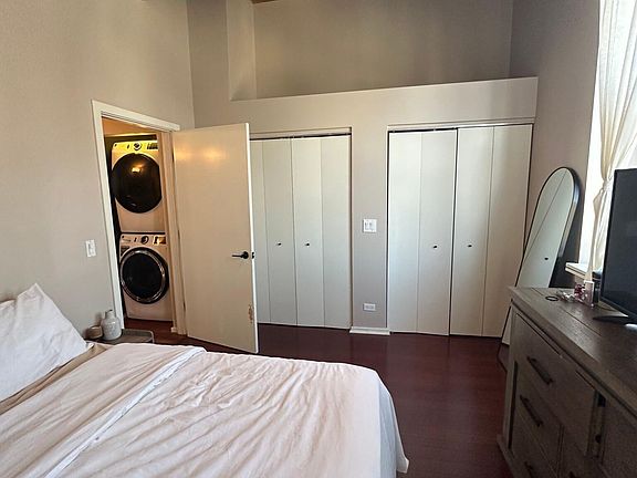 4th image of 1062 W 16th St #304