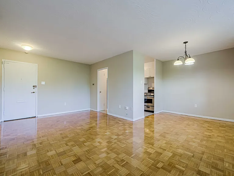 205 Cosburn Ave — Photo 10