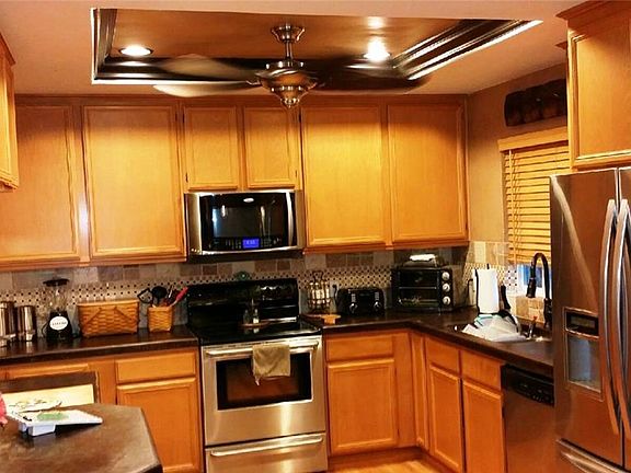 3rd image of 574 Robin Hill Ln