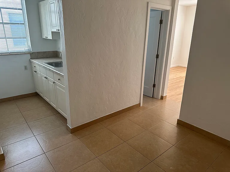 955 Euclid Ave — Photo 10