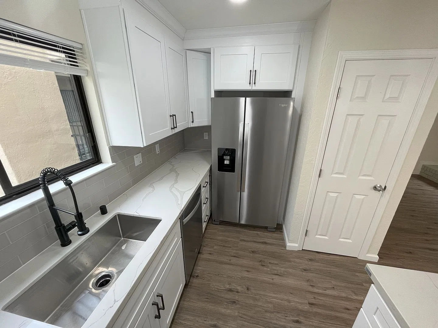 Newly Renovated Two Bedroom w/ Private Back Deck & Shared Rooftop Deck! — Photo 4