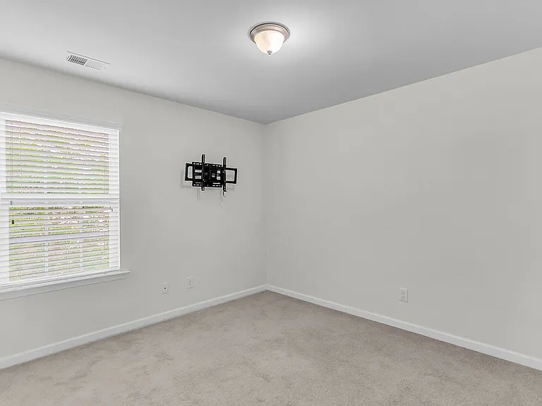 212 Longford Dr — Photo 30