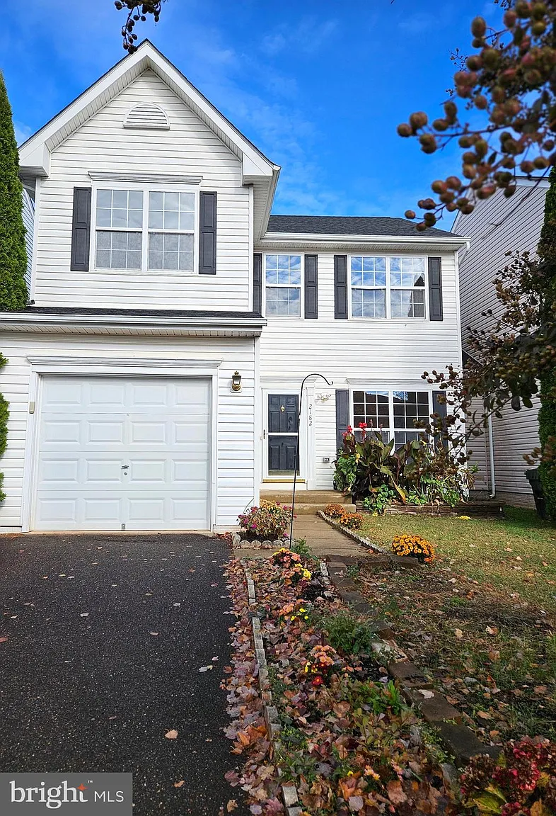 2182 Forsythia Dr photo 1