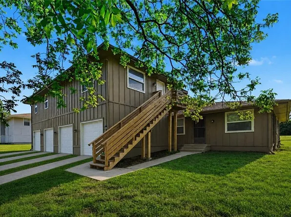 6331 N Kansas Center St, Kansas City, MO 64118