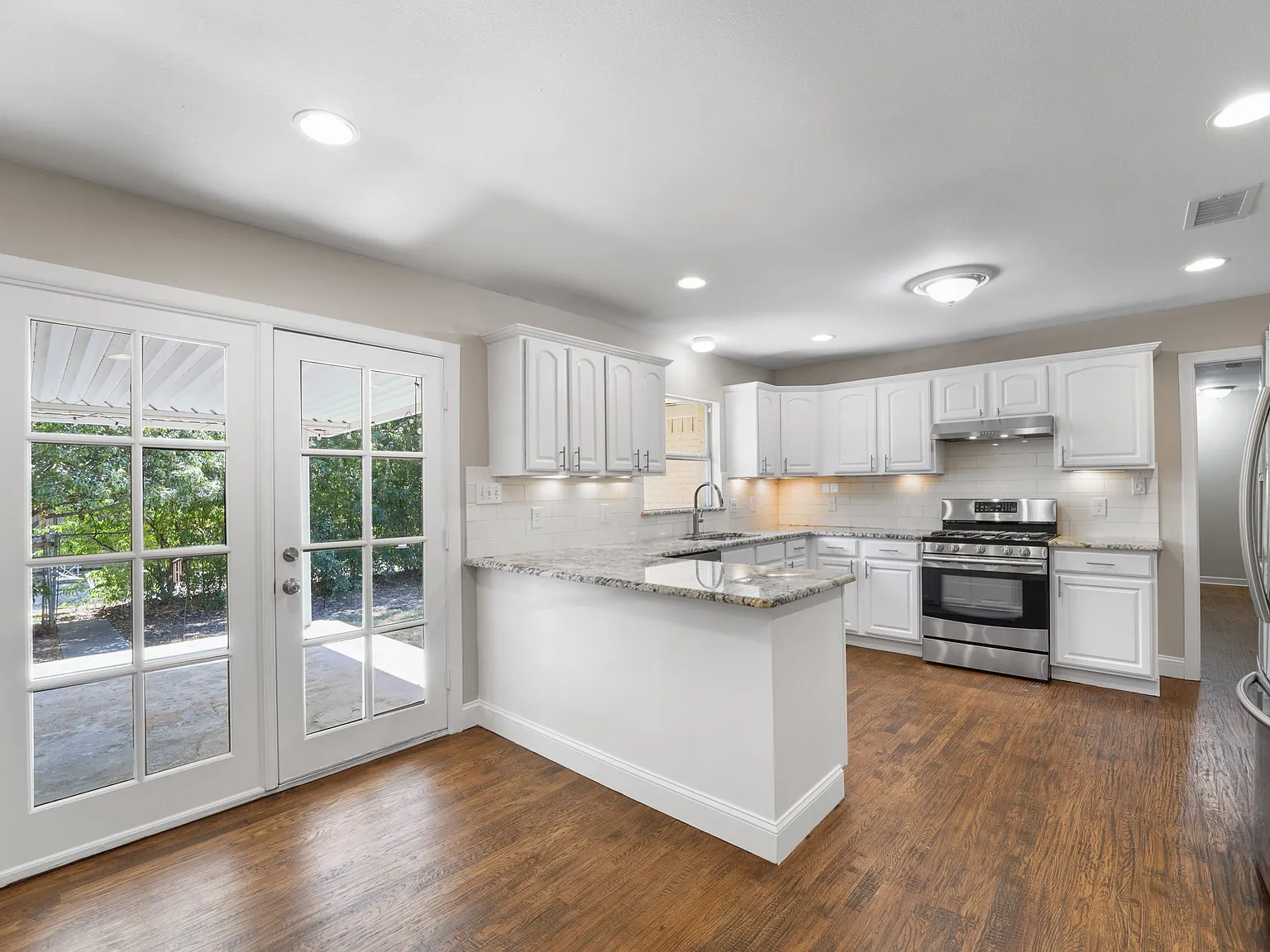 3 bed, 1482 sqft, $3,200 — Photo 3