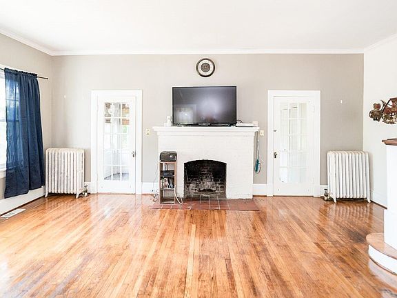 5th image of 516 Bedford Ave