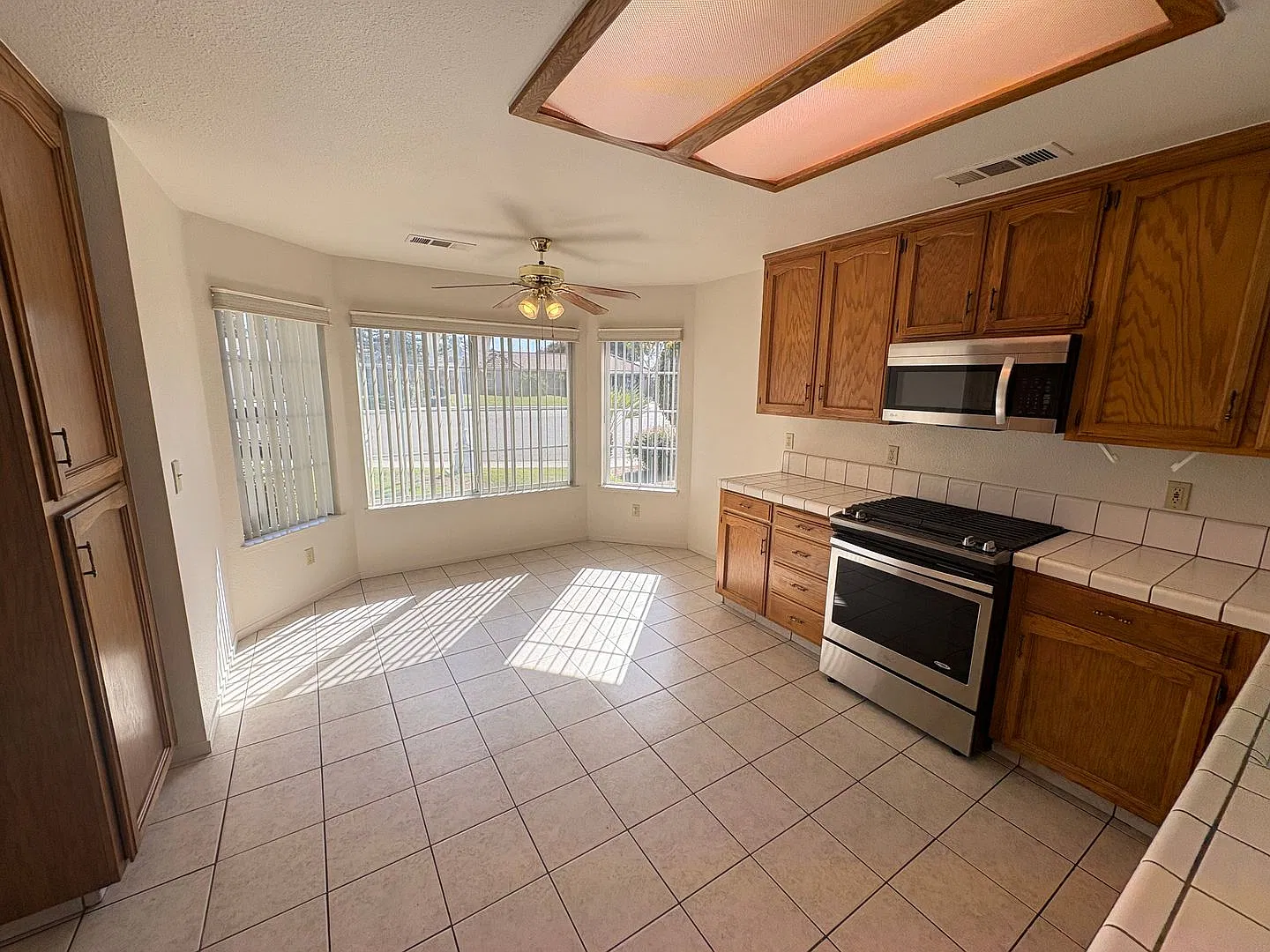 Available now NE Visalia home for rent in a desirable neighborhood! — Photo 3