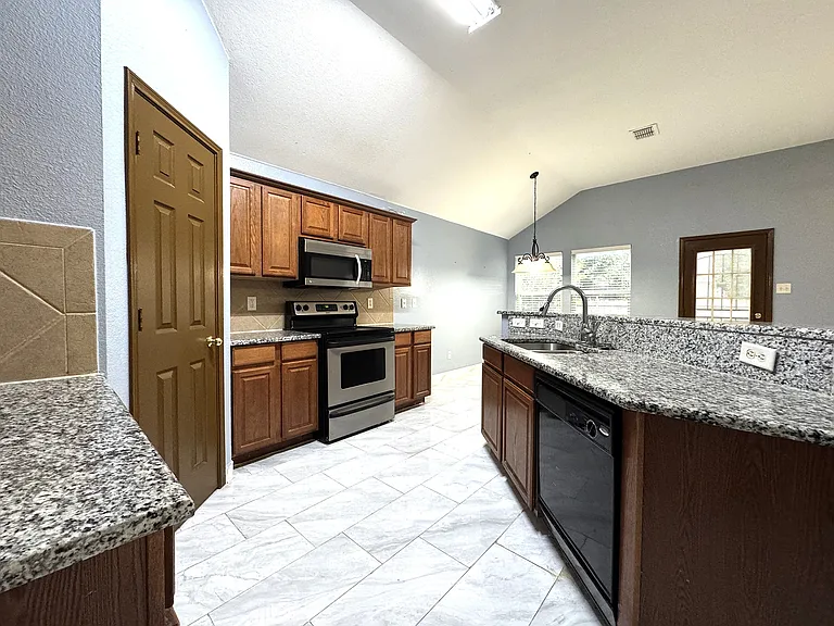 13624 Kaplan Ct — Photo 15