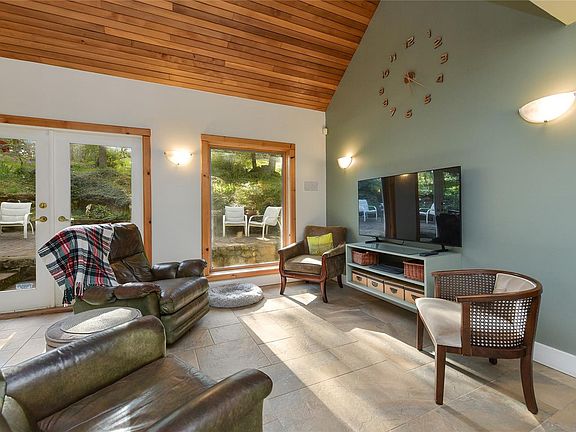 3rd image of 4836 Spring Rd