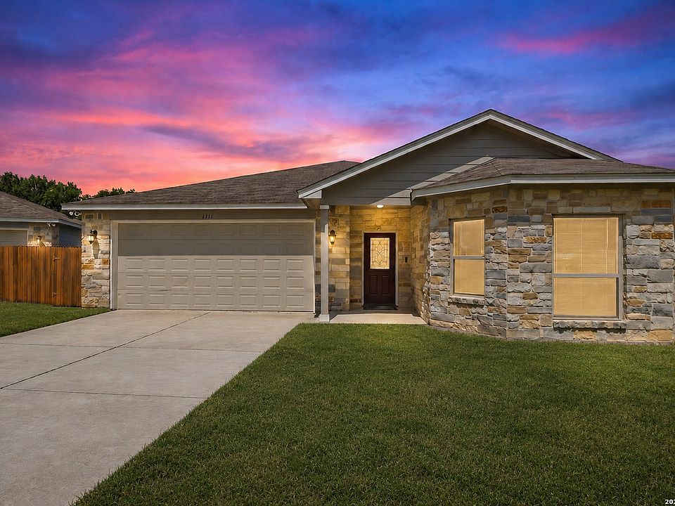 1st image of 1311 RICKS CIR