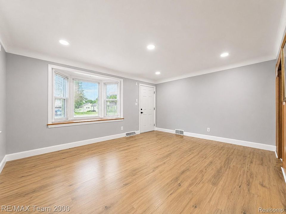30008 Beechwood St, photo 6