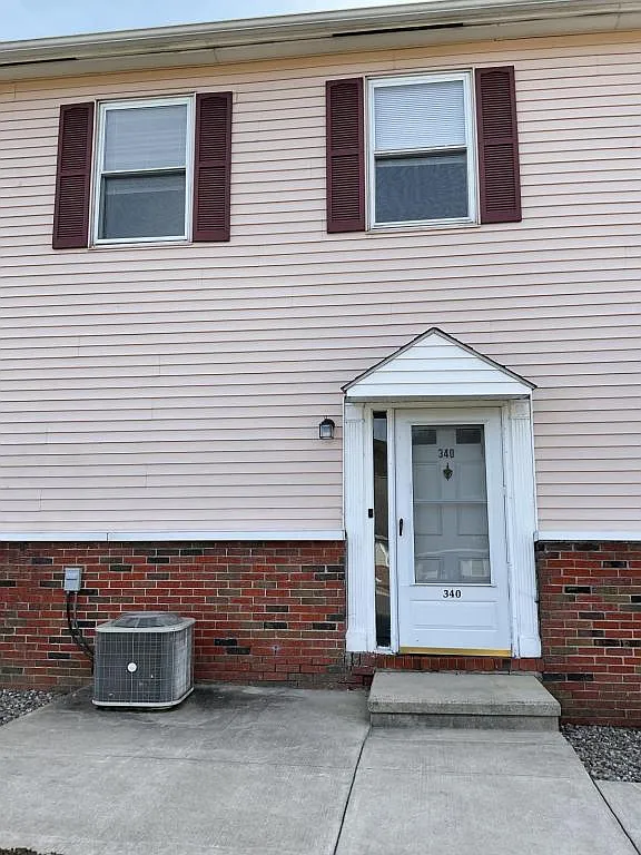 340 Briar Manor — Photo 2