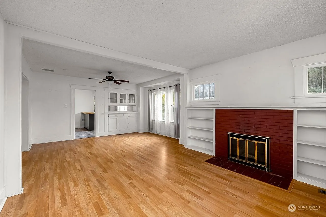4 bed, 2153 sqft, $3,100 — Photo 4