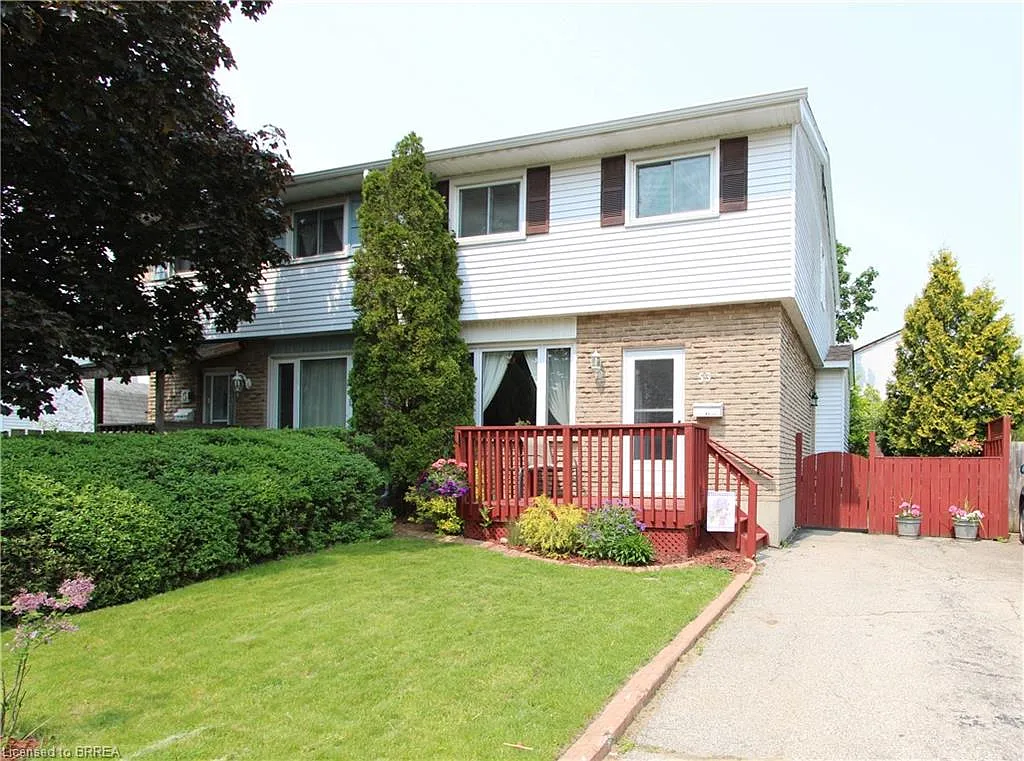 53 Debby Cres photo 1