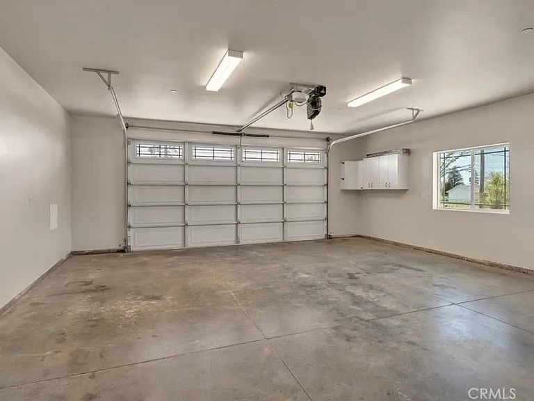 585 Valley View Dr — Photo 9