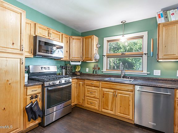 4th image of 38 Velma Ave