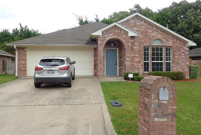 1st image of 343 River Oaks Ln