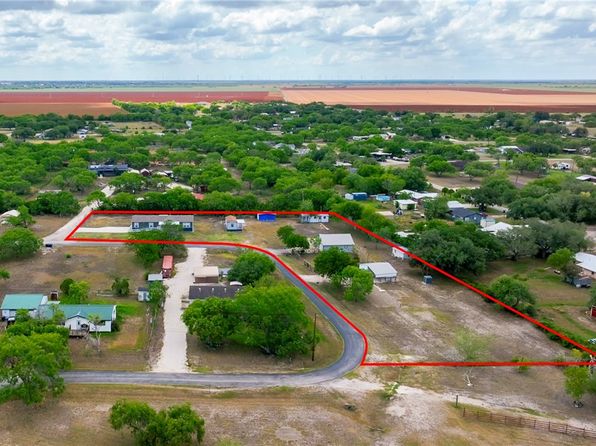 130 Hawkins Dr, Mathis, TX 78368