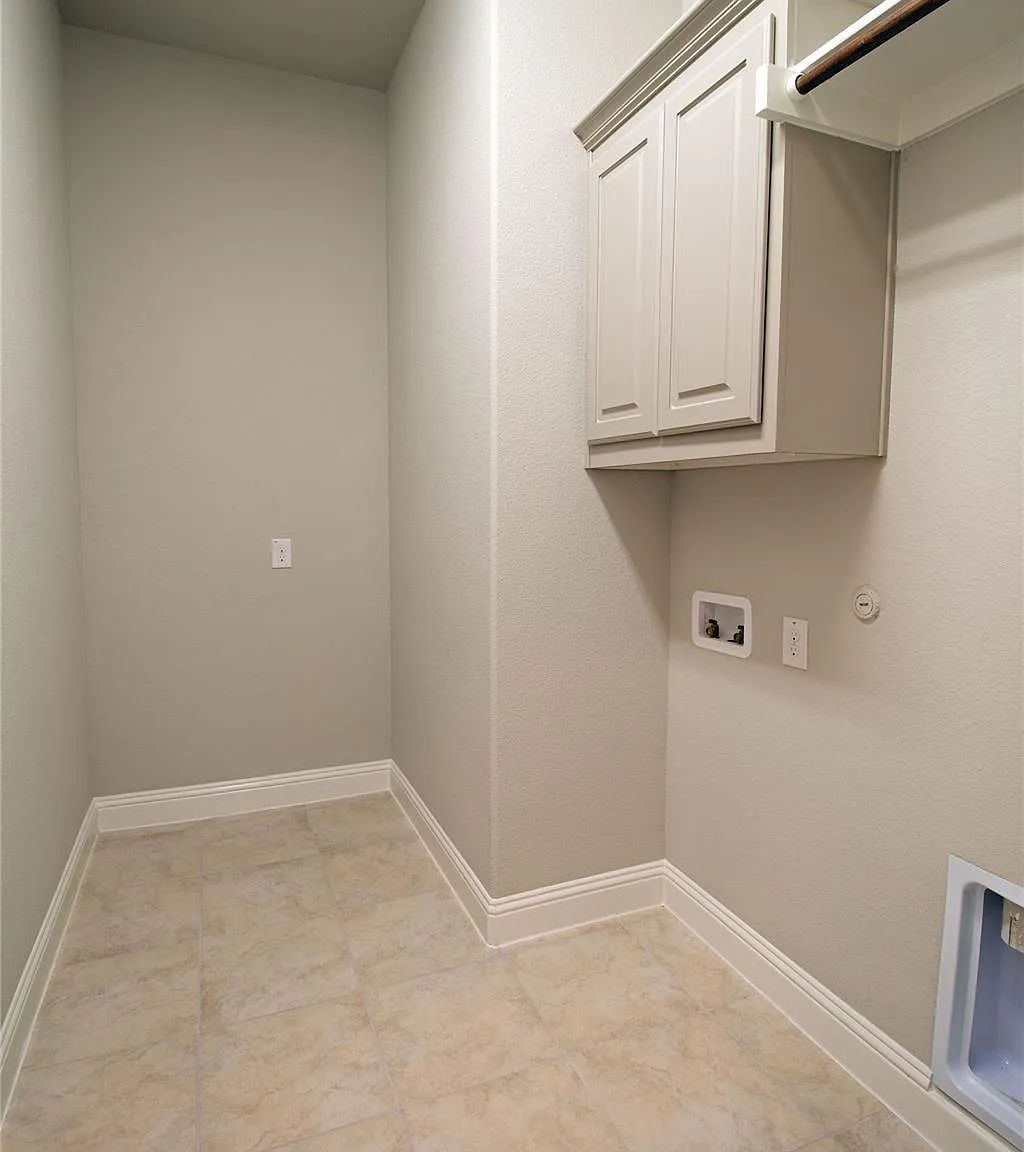 4 bed, 2629 sqft, $3,200 — Photo 4