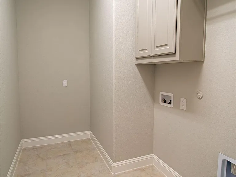 7235 Sanctuary Dr — Photo 4