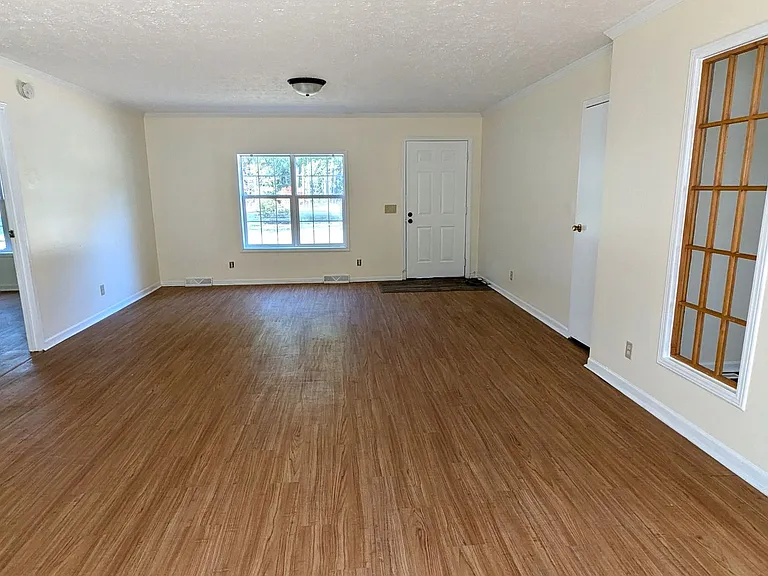 182 N Walker Rd — Photo 2